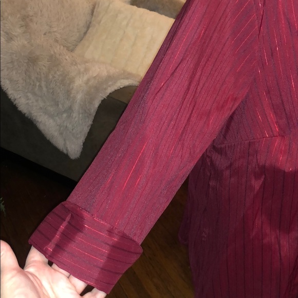 Shiny woman’s button down blouse - Picture 3 of 5